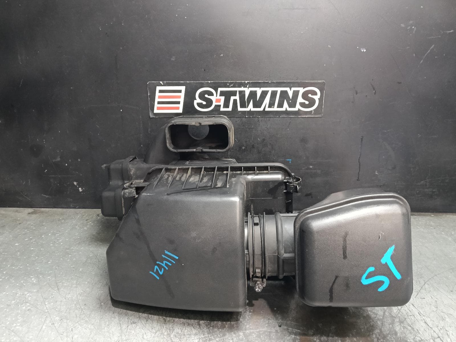 Used auto part listing image: 2013 HYUNDAI IX35 AIR CLEANER BOX AIR CLEANER, LM SERIES, 2.0, G4KD, PETROL, 11/09-08/13