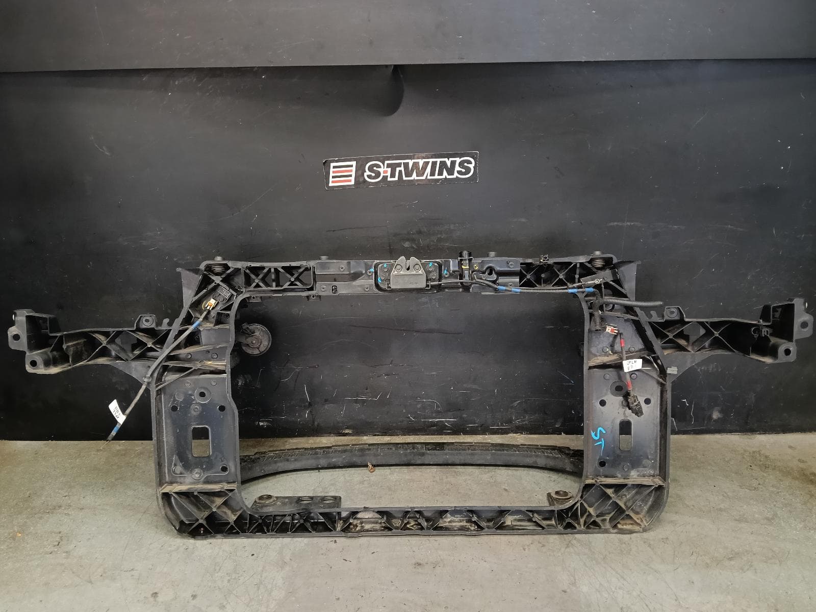 Used auto part listing image: 2013 HYUNDAI IX35 RADIATOR SUPPORT LM SERIES, SLOVAKIAN BUILT (VIN TMAJ), 09/13-01/16
