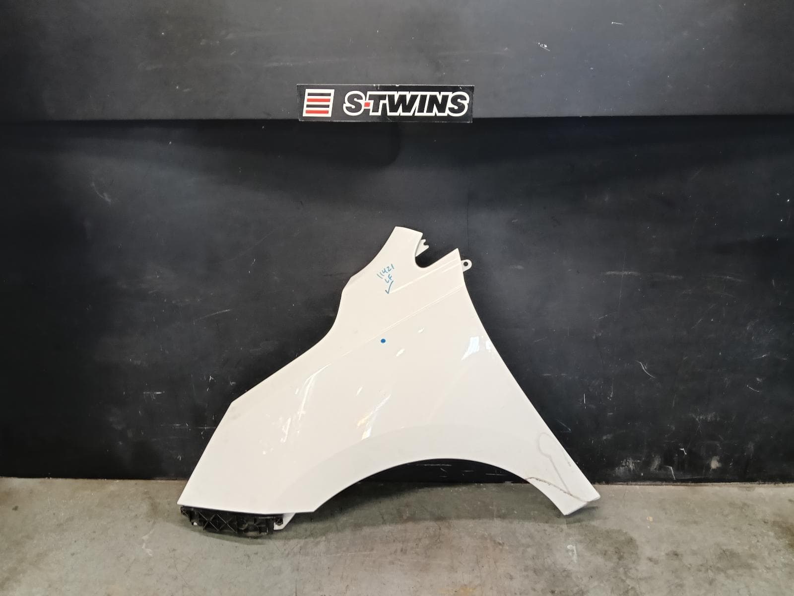 Used auto part listing image: 2013 HYUNDAI IX35 LEFT GUARD LM SERIES, NON FLASHER TYPE, 11/09-01/16