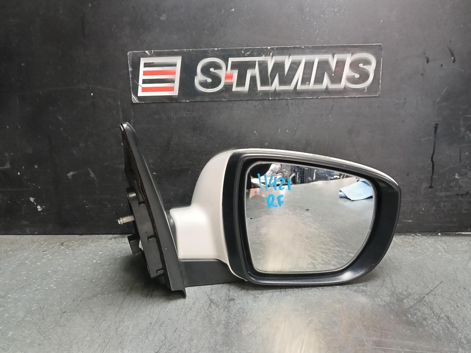 Used auto part listing image: 2013 HYUNDAI IX35 RIGHT DOOR MIRROR LM SERIES, POWER FOLD (8 PIN), 11/09-01/16