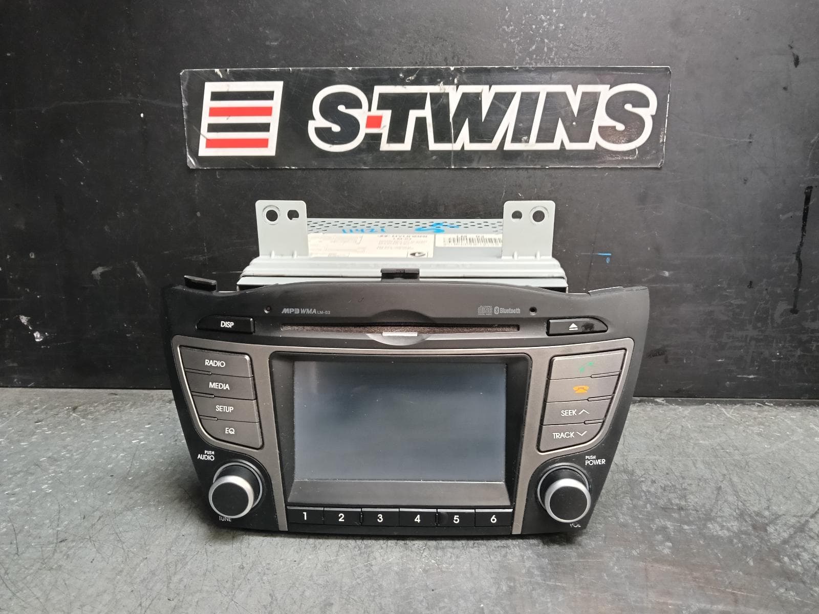 Used auto part listing image: 2013 HYUNDAI IX35 DISPLAY/HEAD UNIT, SINGLE DISC CD PLAYER W/ BLUETOOTH LM-03 TYPE, LM SERIES, 10/13-01/16