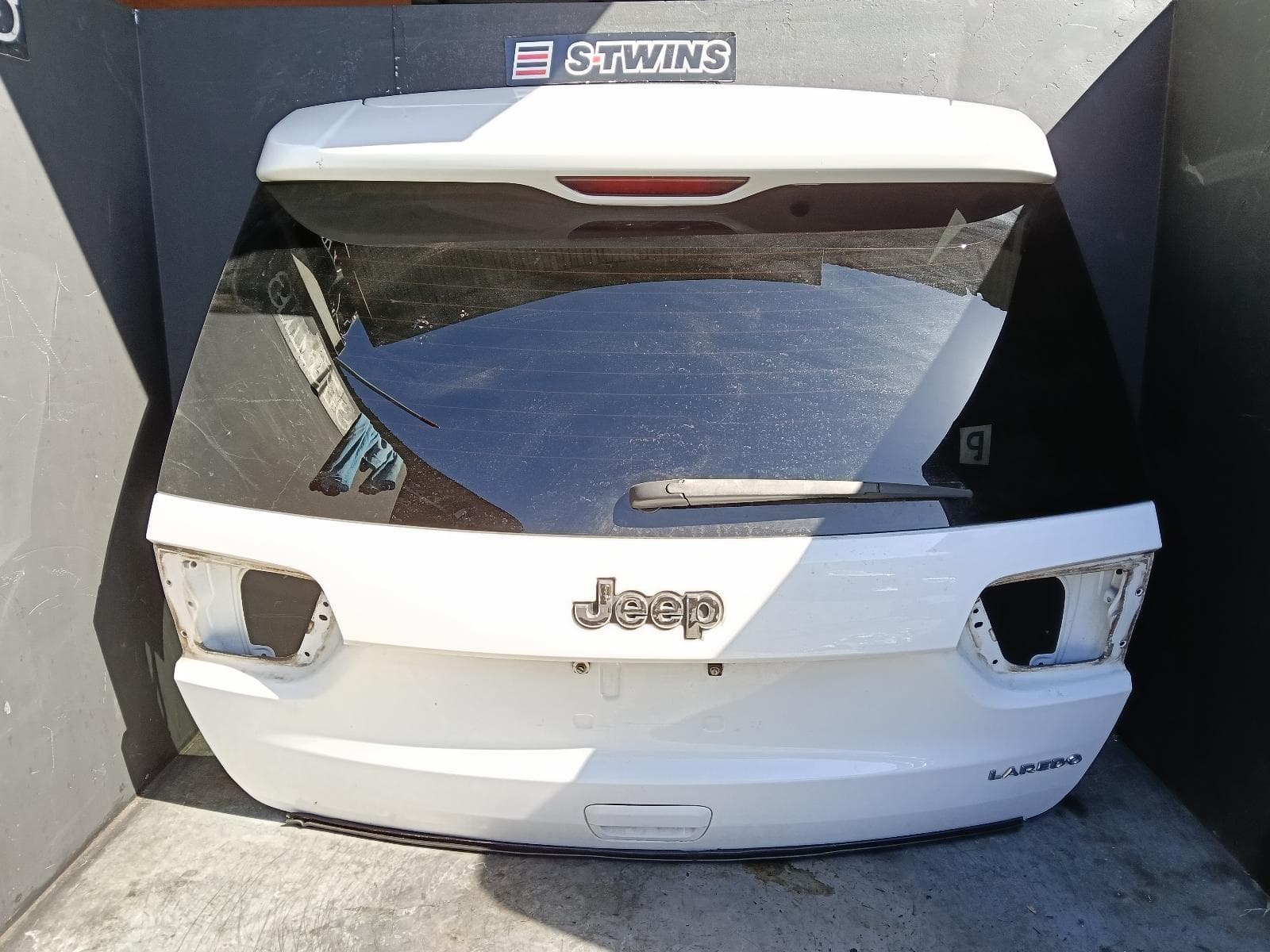 Used auto part listing image: 2014 JEEP GRANDCHEROKEE BOOTLID TAILGATE TAILGATE, WK, W/ REVERSE CAMERA TYPE, 04/13-02/22