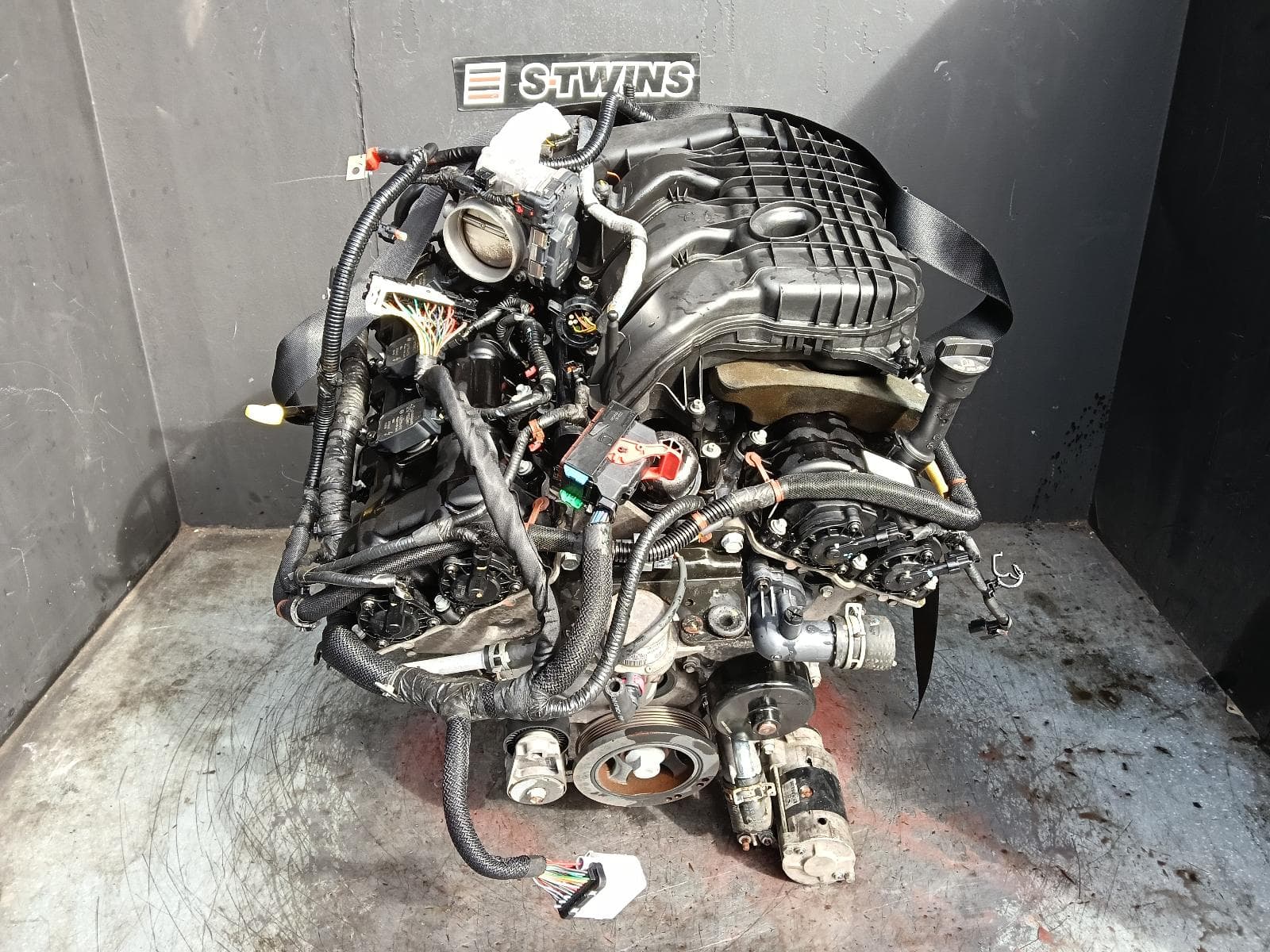 Used auto part listing image: 2014 JEEP GRANDCHEROKEE ENGINE PETROL, 3.6, WK, 2 RECTANGLE PLUG HARNESS TYPE, 03/13-09/16
