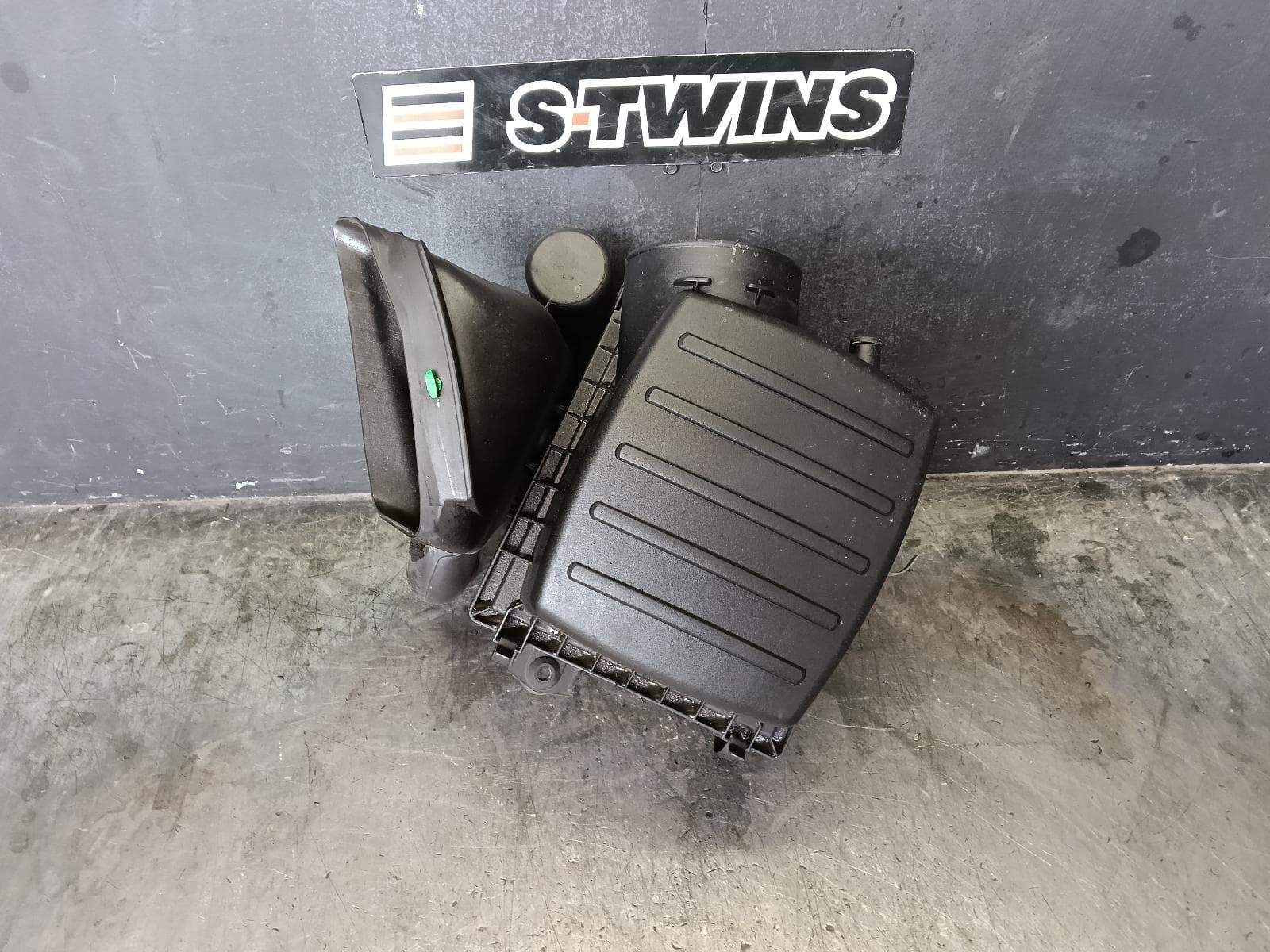 Used auto part listing image: 2014 JEEP GRANDCHEROKEE AIR CLEANER BOX AIR CLEANER, WK, 3.6, PETROL, 10/10-02/22