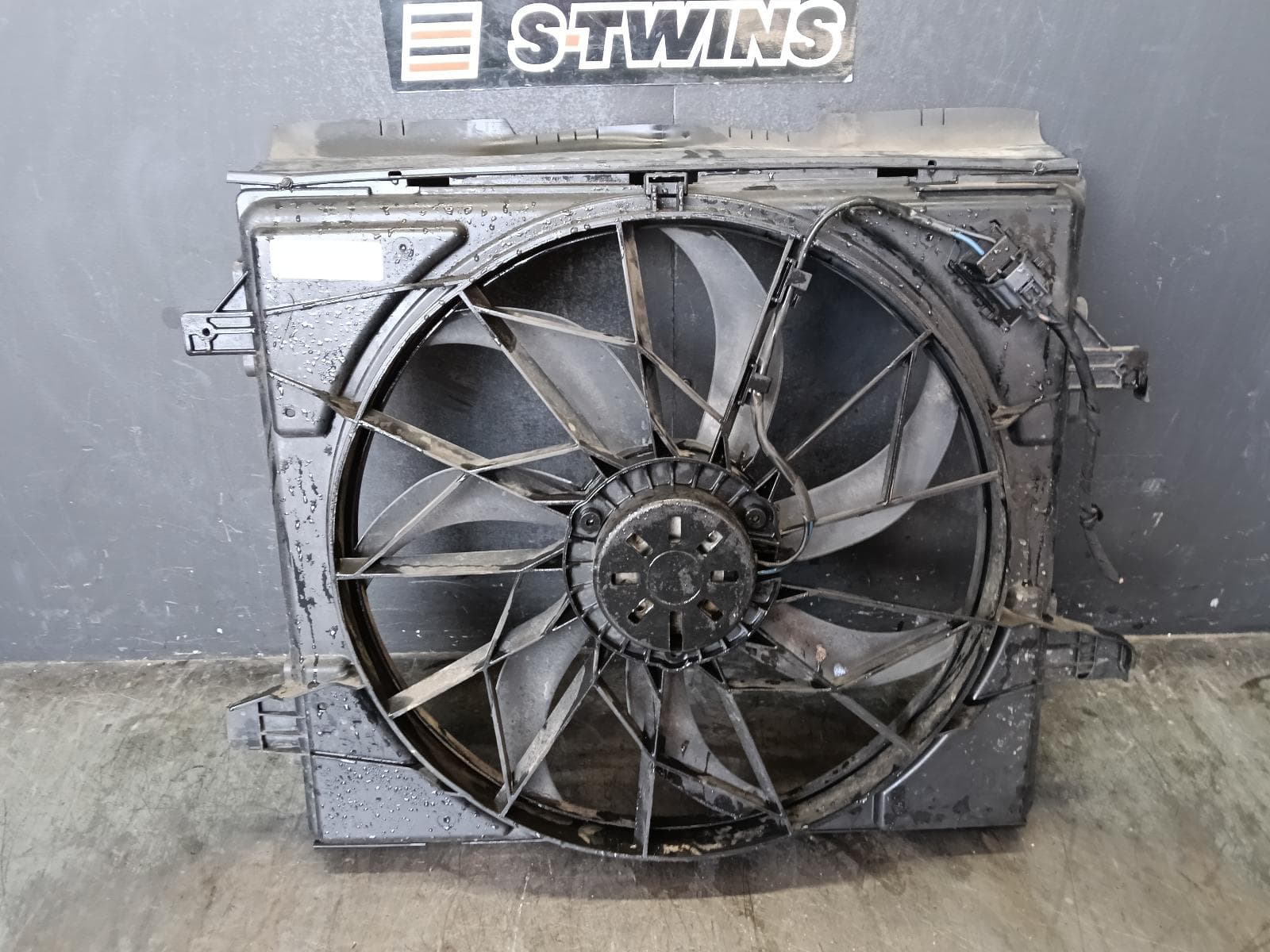 Used auto part listing image: 2014 JEEP GRANDCHEROKEE FAN RADIATOR FAN, 3.6, PETROL, 2WD, WK, 04/13-02/22