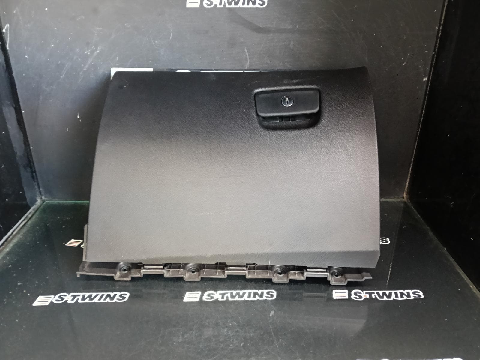 Used auto part listing image: 2014 JEEP GRANDCHEROKEE GLOVE BOX WK, 10/10-02/22