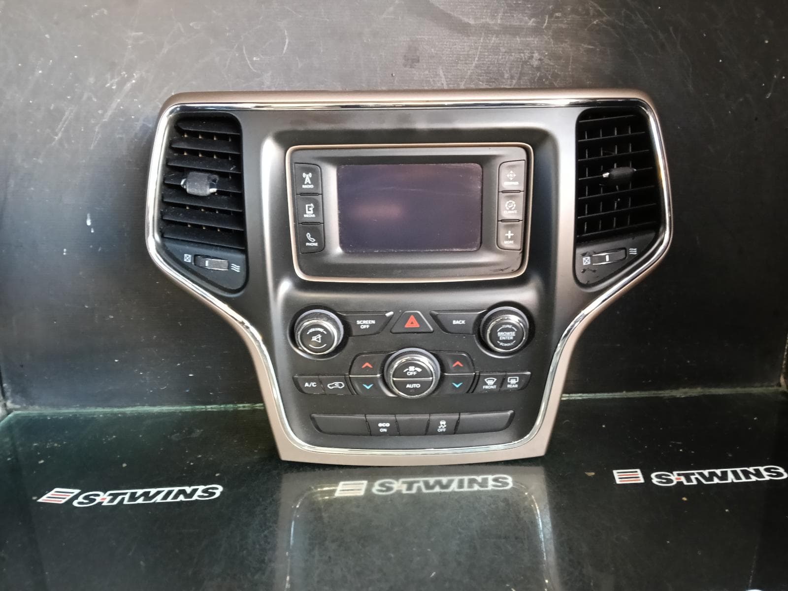 Used auto part listing image: 2014 JEEP GRANDCHEROKEE DISPLAY UNIT ONLY, UCONNECT 5IN, WK, 04/13-11/17