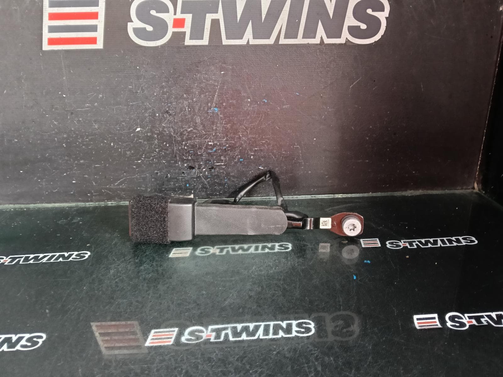 Used auto part listing image: 2014 JEEP GRANDCHEROKEE SEAT BELT STALK RH FRONT, SEAT BELT STALK ONLY, WK, 09/12-08/18