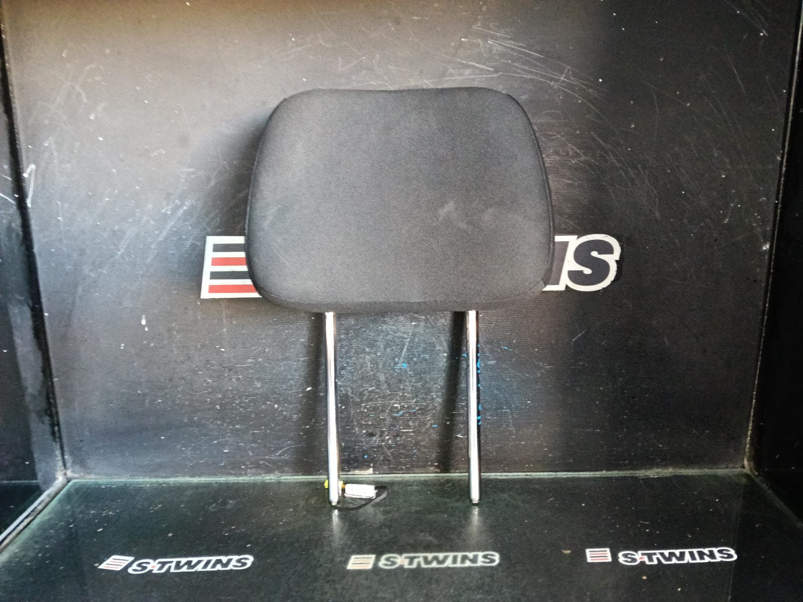 Used auto part listing image: 2014 JEEP GRANDCHEROKEE HEADREST LH FRONT, CLOTH, BLACK, WK, 10/10-02/22