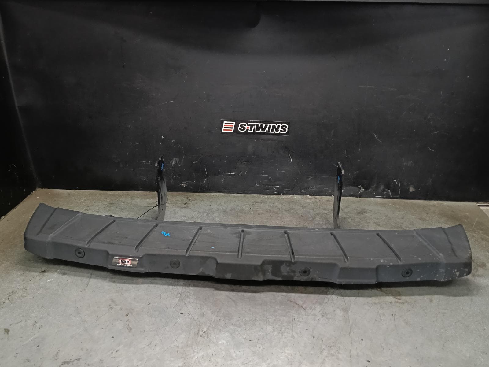 Used auto part listing image: 2023 MERCEDES SPRINTER REAR BUMPER VS30, BUMPER BAR (3 PIECE), W/ STEP, NON PARK SENSOR TYPE, COLOUR CODED, 05/18