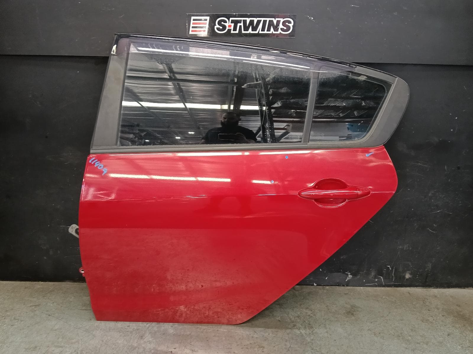 Used auto part listing image: 2015 KIA CERATO LEFT REAR DOOR SLIDING YD, HATCH, 04/13-05/18