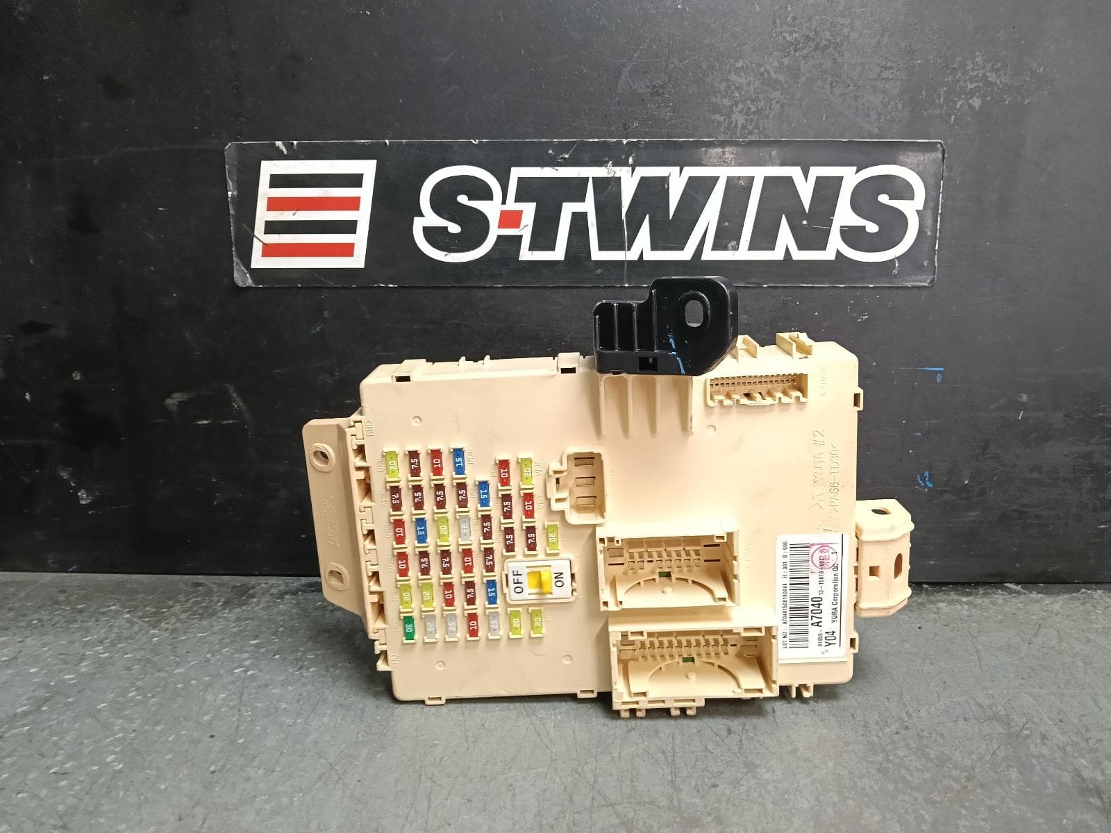 Used auto part listing image: 2015 KIA CERATO FUSE BOX UNDER DASH, YD, 04/13-05/18