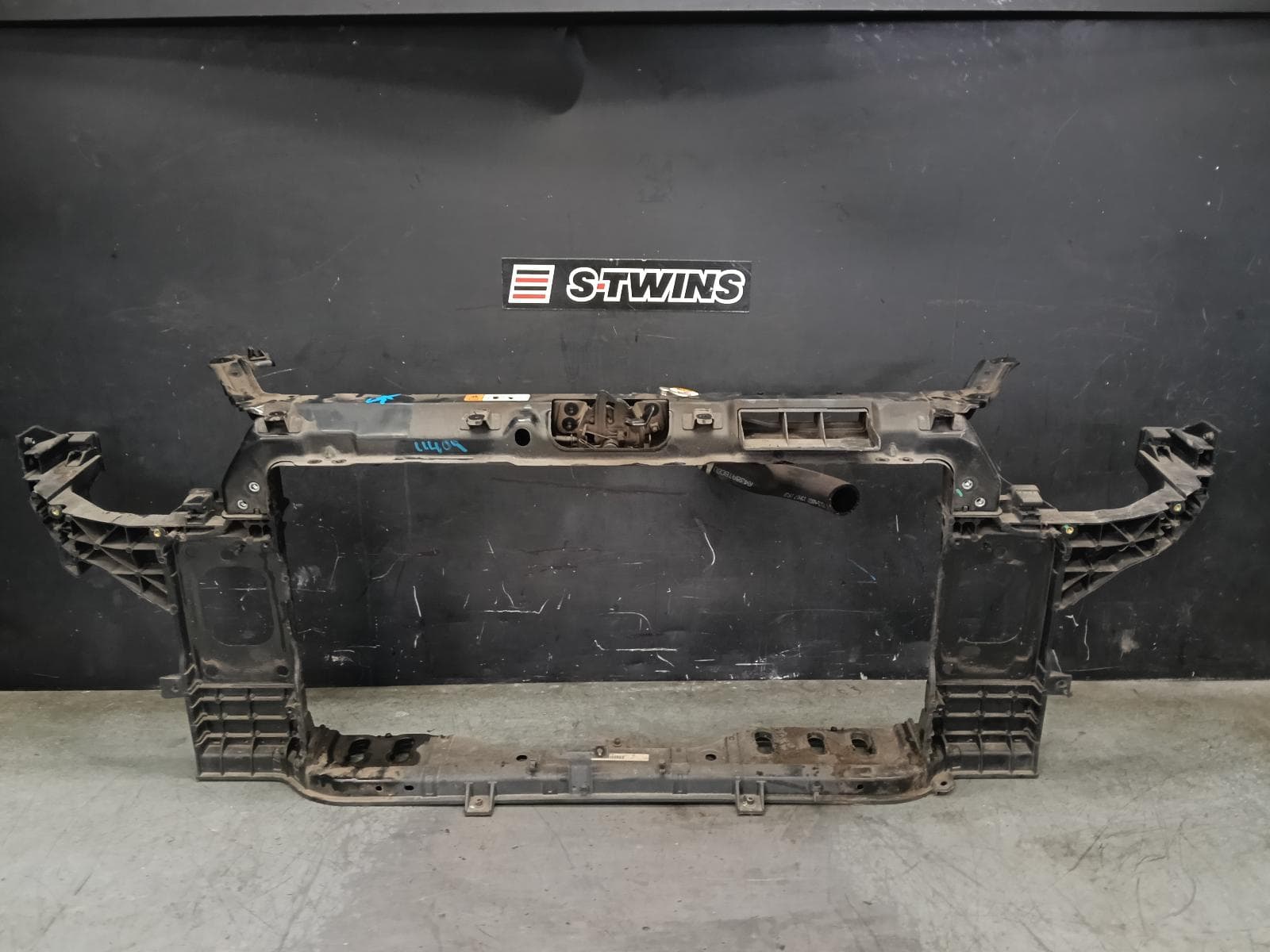 Used auto part listing image: 2015 KIA CERATO RADIATOR SUPPORT YD, 04/13-02/16