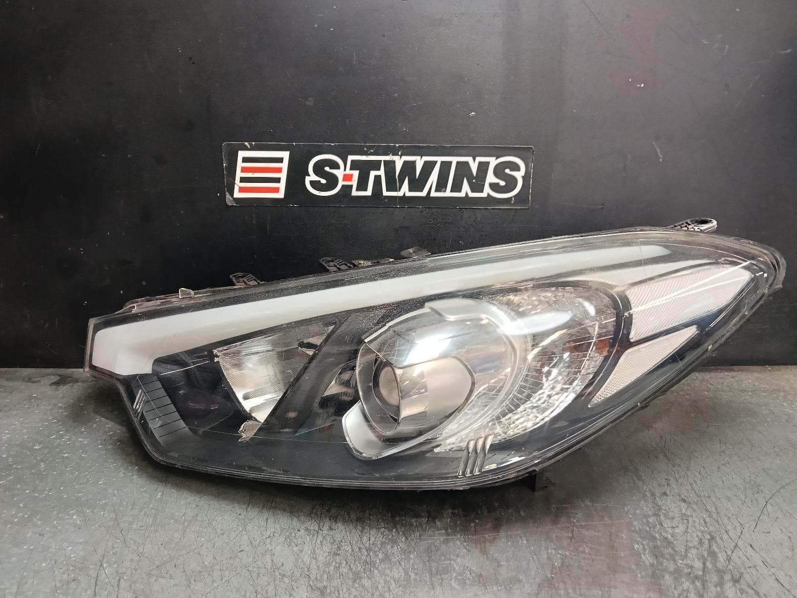 Used auto part listing image: 2015 KIA CERATO LEFT HEADLAMP YD, W/ HALOGEN TYPE, 04/13-02/16