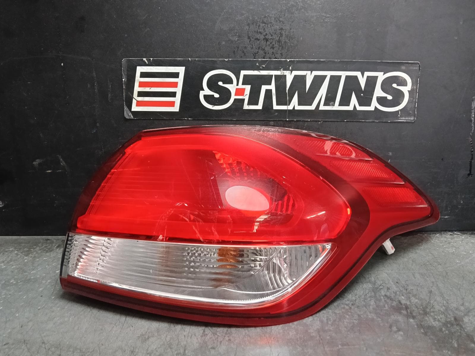 Used auto part listing image: 2015 KIA CERATO RIGHT TAILLIGHT YD, HATCH, NON LED TYPE, 04/13-05/18