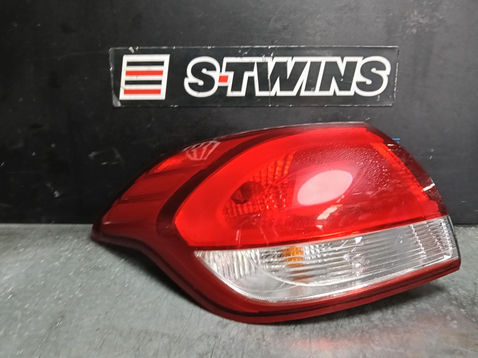 Used auto part listing image: 2015 KIA CERATO LEFT TAILLIGHT YD, HATCH, NON LED TYPE, 04/13-05/18