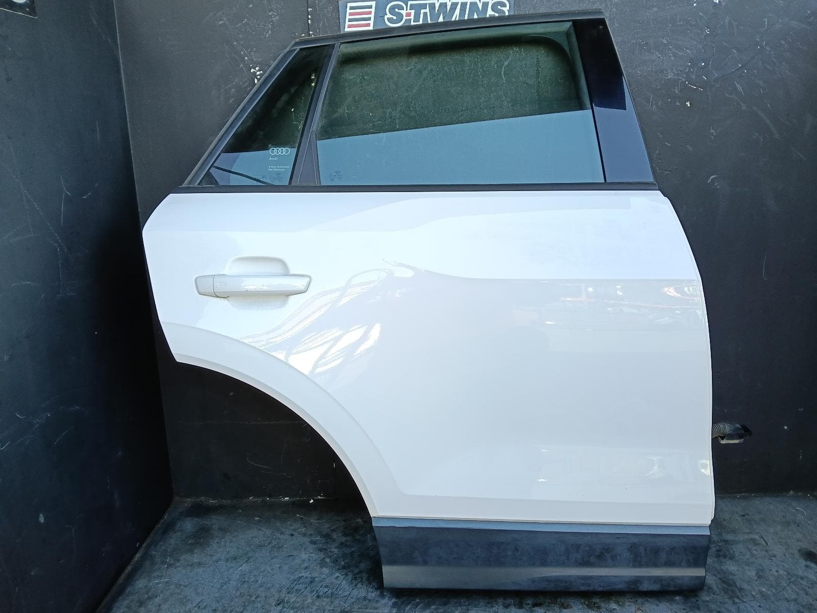 Used auto part listing image: 2018 AUDI Q2 RIGHT REAR DOOR SLIDING GA, 10/16- 0000423844