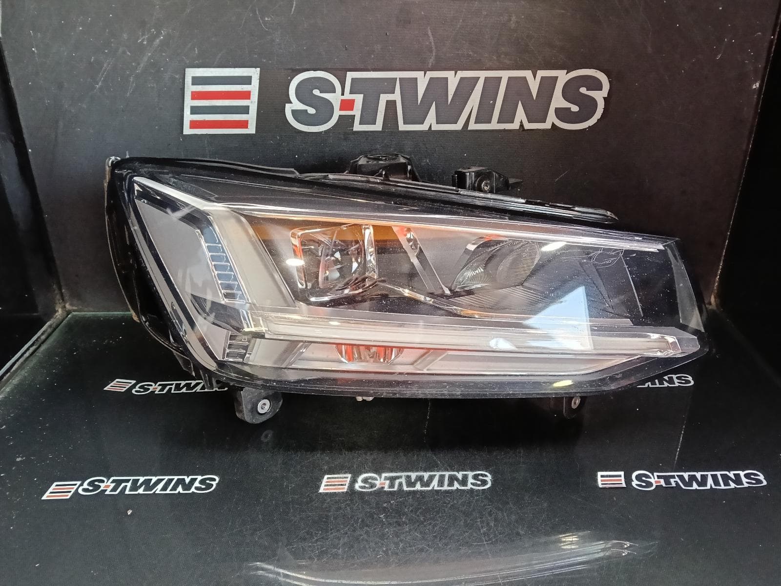 Used auto part listing image: 2018 AUDI Q2 RIGHT HEADLAMP GA, LED TYPE, 10/16-01/21