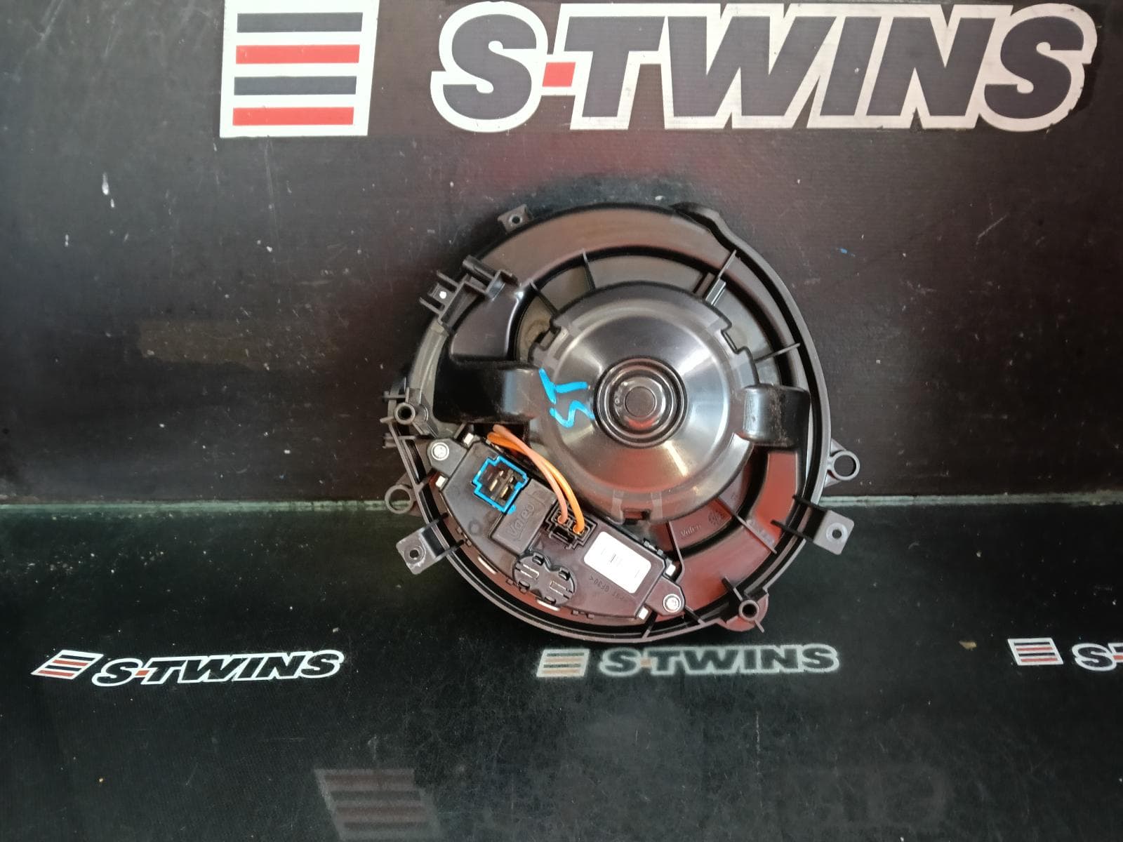Used auto part listing image: 2018 AUDI Q2 HEATER FAN MOTOR GA, P/N 5Q2819021C, W/ CLIMATE CONTROL TYPE, 10/16