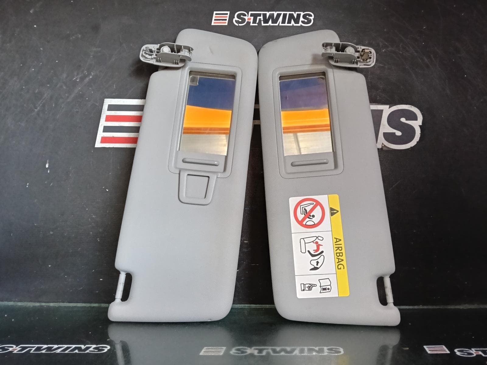 Used auto part listing image: 2018 AUDI Q2 SUNVISOR GA, PAIR, GREY, 10/16