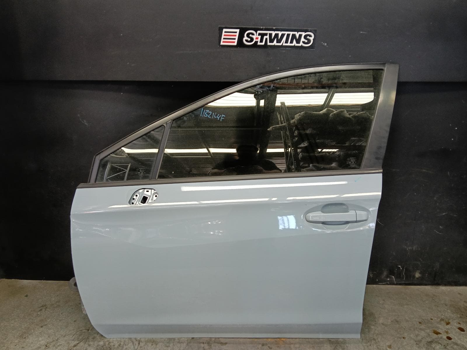 Used auto part listing image: 2018 SUBARU XV LEFT FRONT DOOR G5X, 03/17-06/23