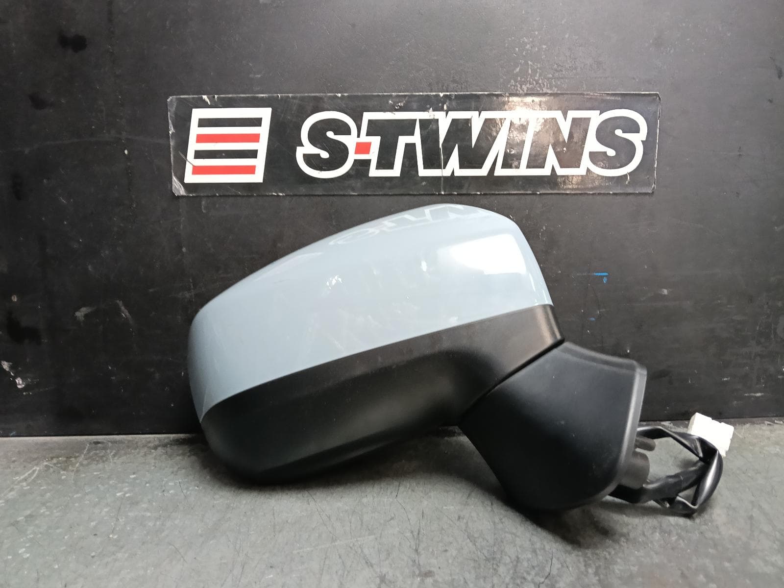 Used auto part listing image: 2018 SUBARU XV RIGHT DOOR MIRROR G5X, W/ MANUAL FOLD, NON INDICATOR, NON HEATED, NON BLIND SPOT, NON CAMERA TYPE, COLOUR CODED, 03/17-04/20