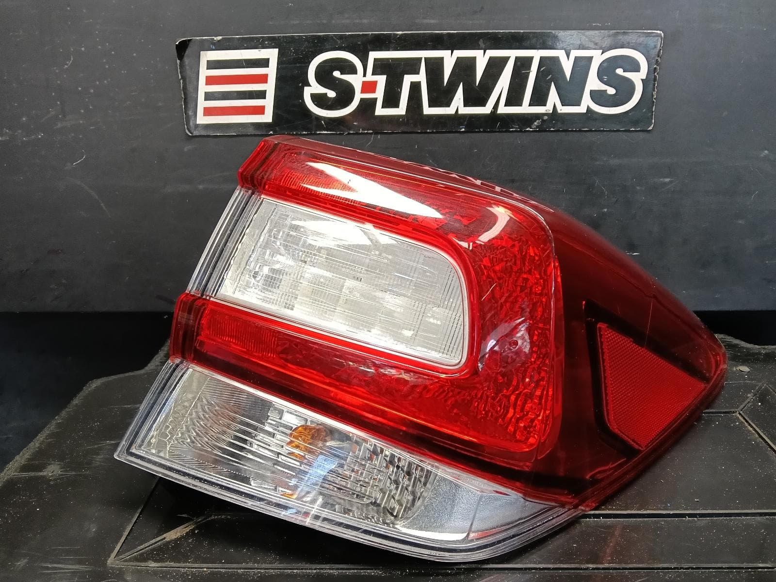Used auto part listing image: 2018 SUBARU XV RIGHT TAILLIGHT W/ CHROME INSERT TYPE, G5X, 03/17-04/20