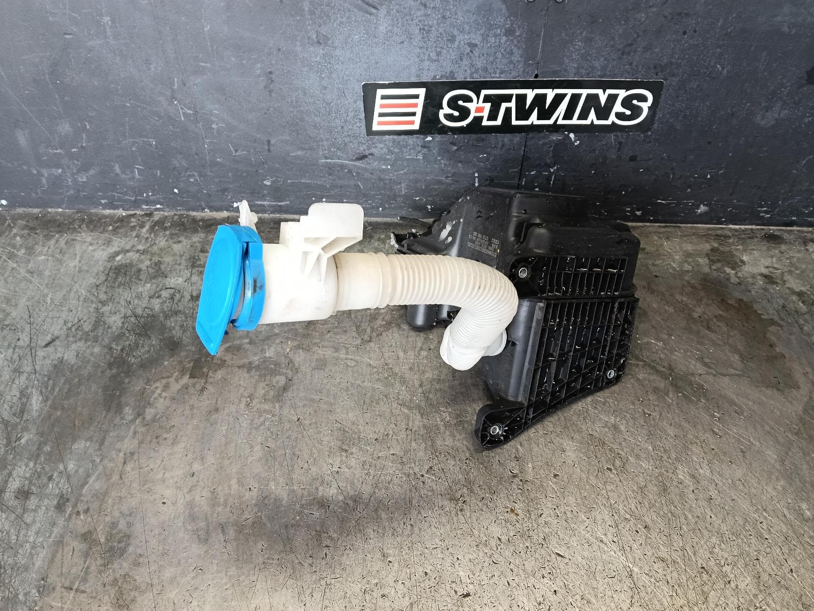 Used auto part listing image: 2019 VOLKSWAGEN TIGUAN WASHER BOTTLE 5NA, ALLSPACE, NON H/LAMP WASHER TYPE, 3.2L TANK, 05/18-02/24