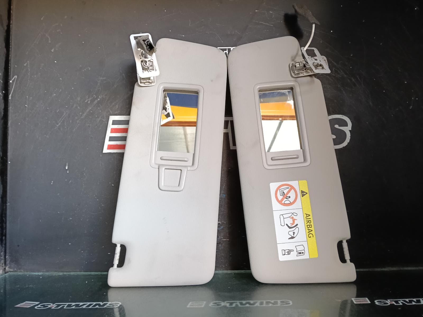 Used auto part listing image: 2019 VOLKSWAGEN TIGUAN SUNVISOR 5NA, PAIR, GREY, 06/16-02/24