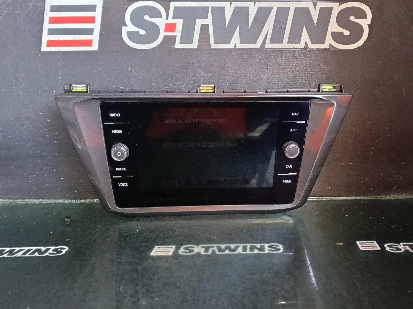 Used auto part listing image: 2019 VOLKSWAGEN TIGUAN 5NA, DISPLAY UNIT, DISCOVER MEDIA, 8IN TOUCHSREEN, SAT NAV TYPE, 06/16-02/24 0000423756