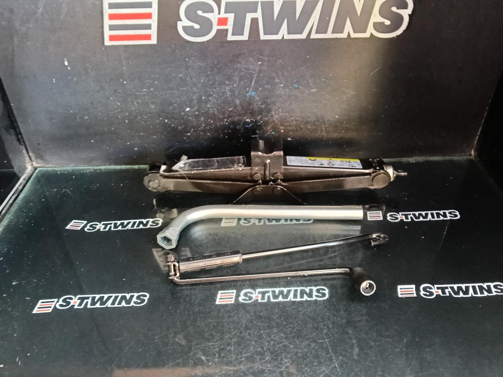 Used auto part listing image: 2019 VOLKSWAGEN TIGUAN JACK TOOL KIT 5NA, 06/16-02/24