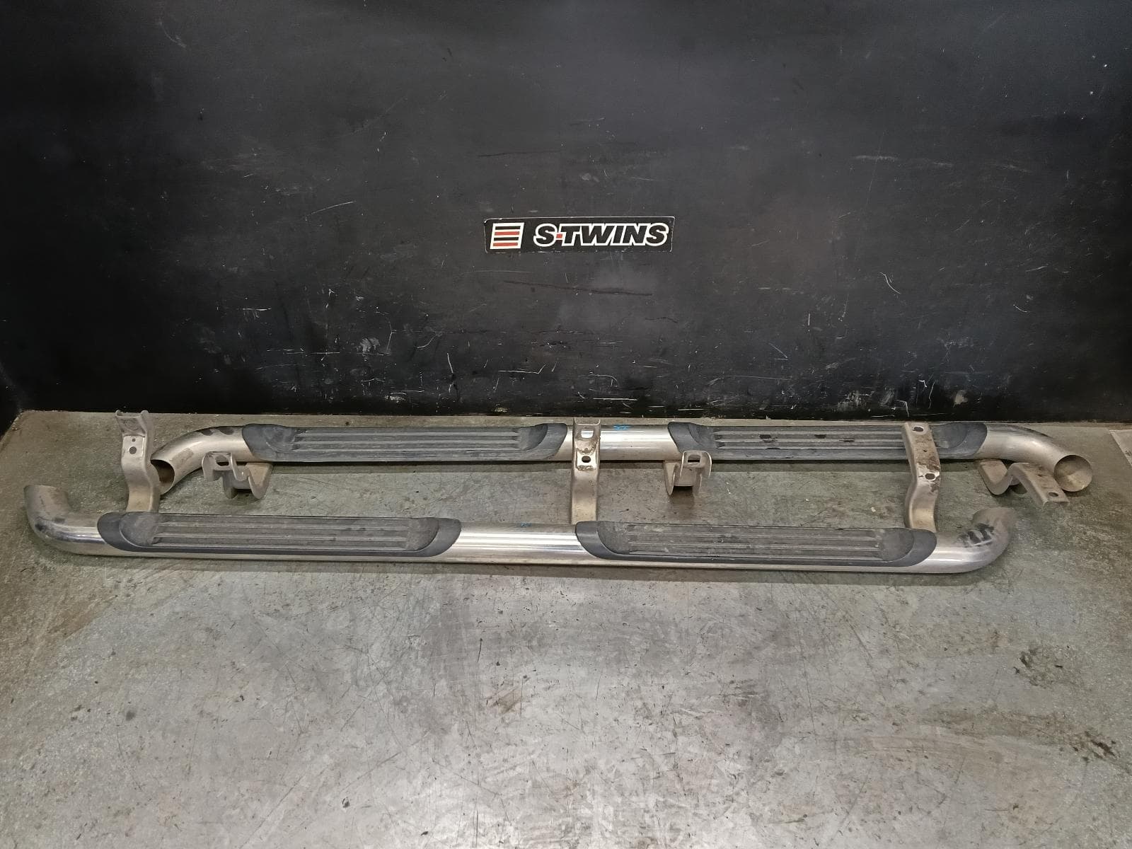 Used auto part listing image: 2020 MAZDA BT50 SIDE STEP SKIRT DUAL CAB, ASSY (LH & RH), STEEL TUBULAR STEP TYPE, CHROME, UP-UR, 10/11-06/20