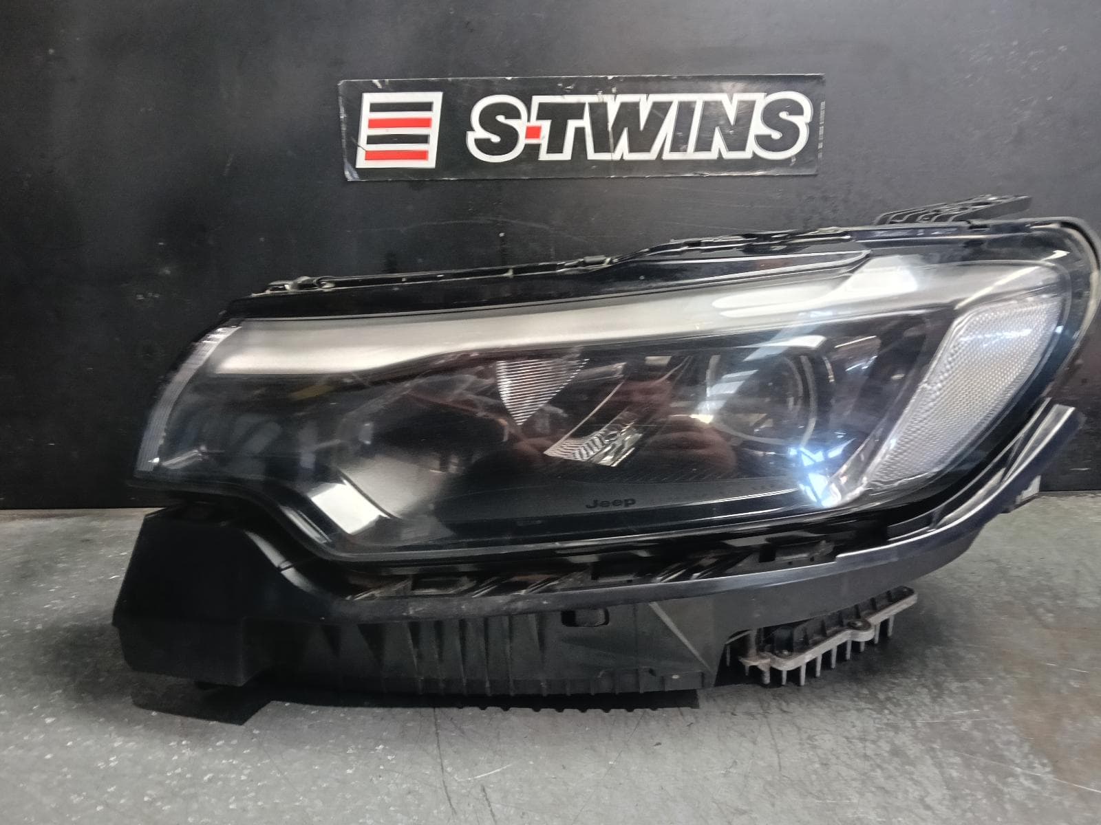 Used auto part listing image: 2021 JEEP COMPASS LEFT HEADLAMP M6, W/ LED, PROJECTOR TYPE, 04/21