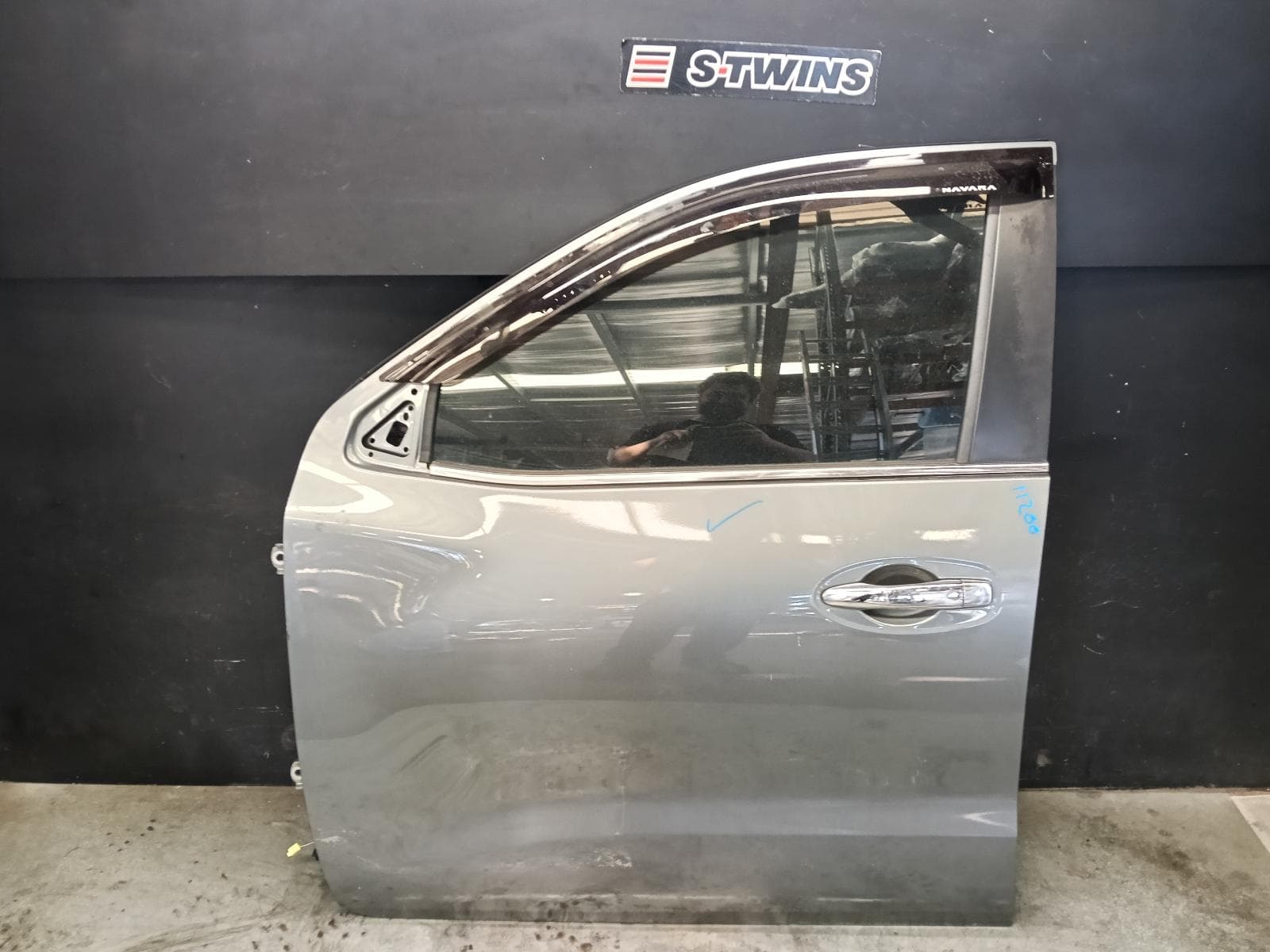 Used auto part listing image: 2021 NISSAN NAVARA LEFT FRONT DOOR NP300, DUAL CAB, 04/15-01/26