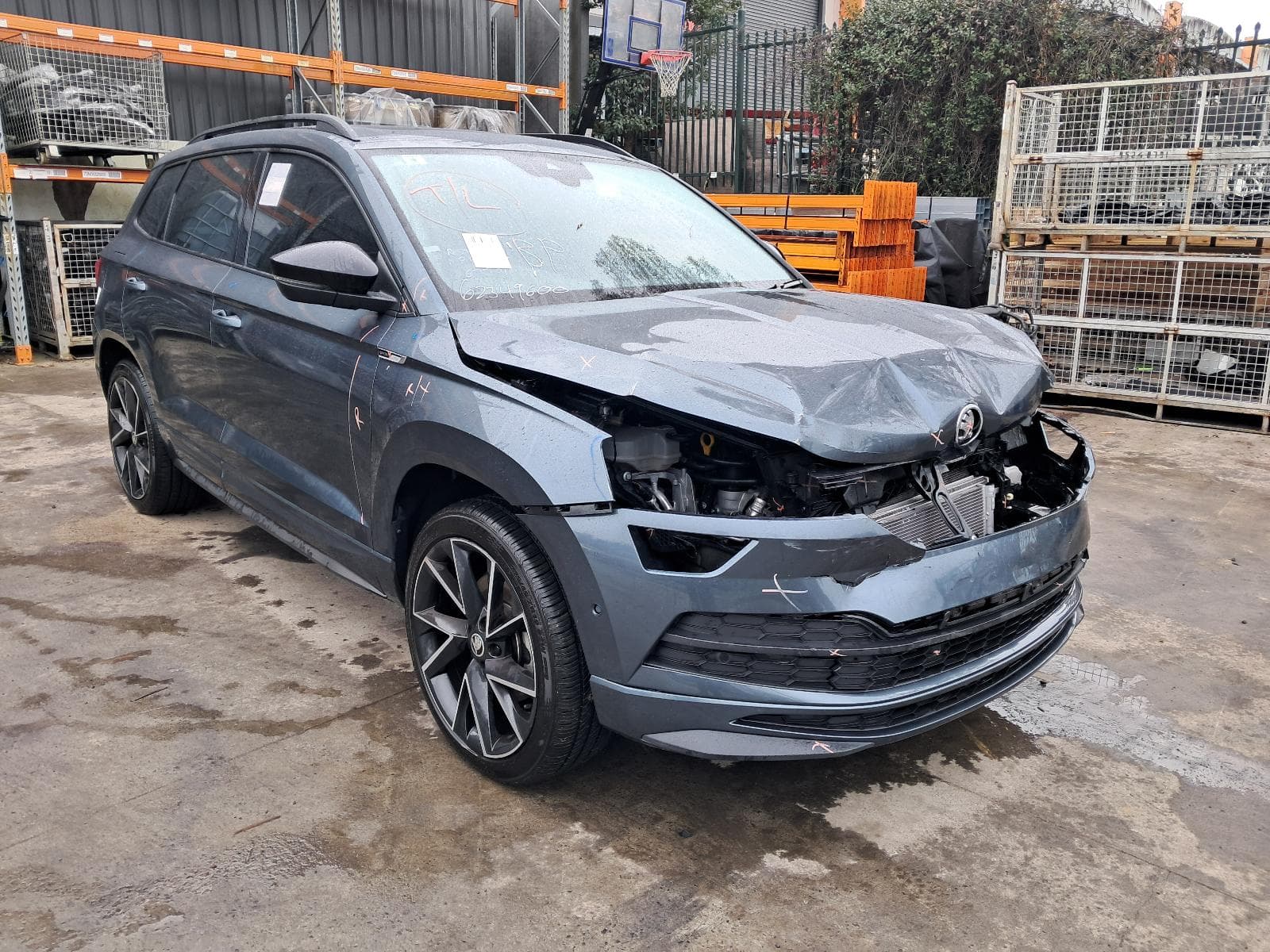 Used auto part listing image: 2021 SKODA KAROQ LEFT REAR HUB ASSEMBLY NU, 04/18