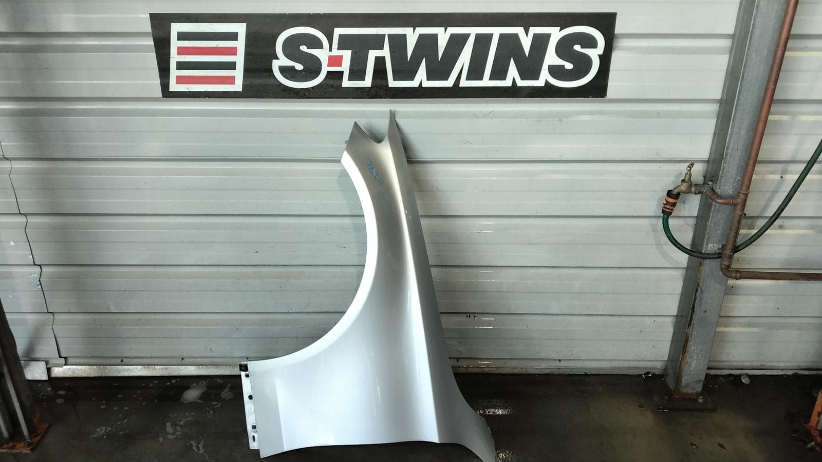 Used auto part listing image: 2018 MERCEDES C CLASS LEFT GUARD W205/S205/C205/A205, NON C63S AMG, 06/14-07/23 0000423823