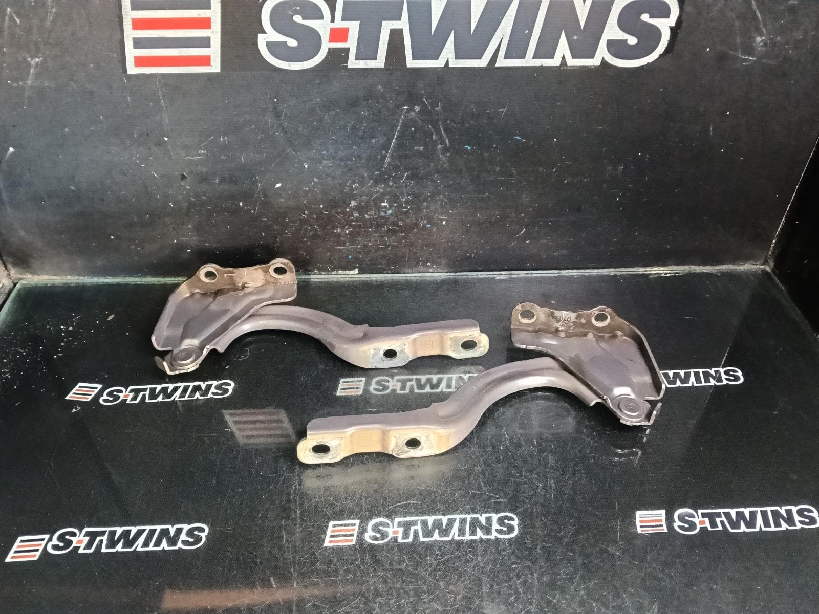 Used auto part listing image: 2020 HYUNDAI I30 BONNET HINGE STRUT HINGES (PAIR), PD, 03/17- 0000398921