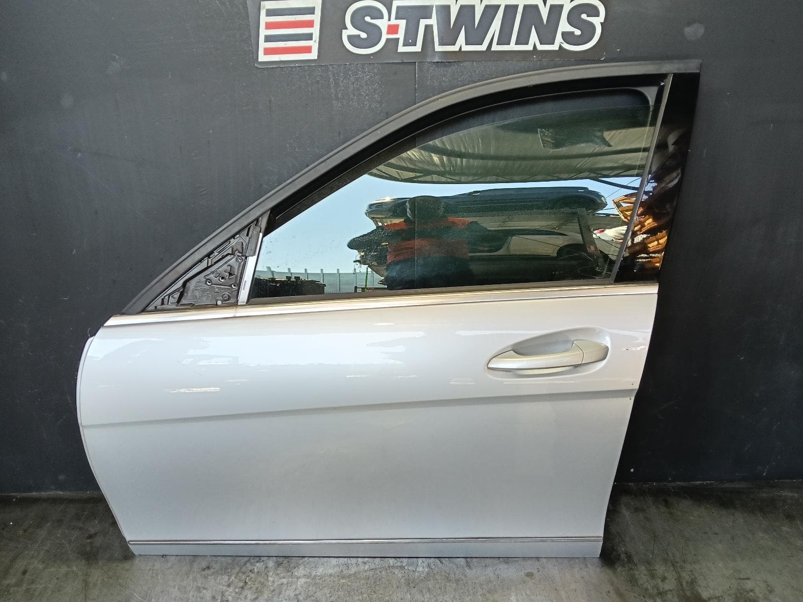 Used auto part listing image: 2010 MERCEDES C CLASS LEFT FRONT DOOR W204/S204, SEDAN/WAGON, 07/07-07/14 0000423795