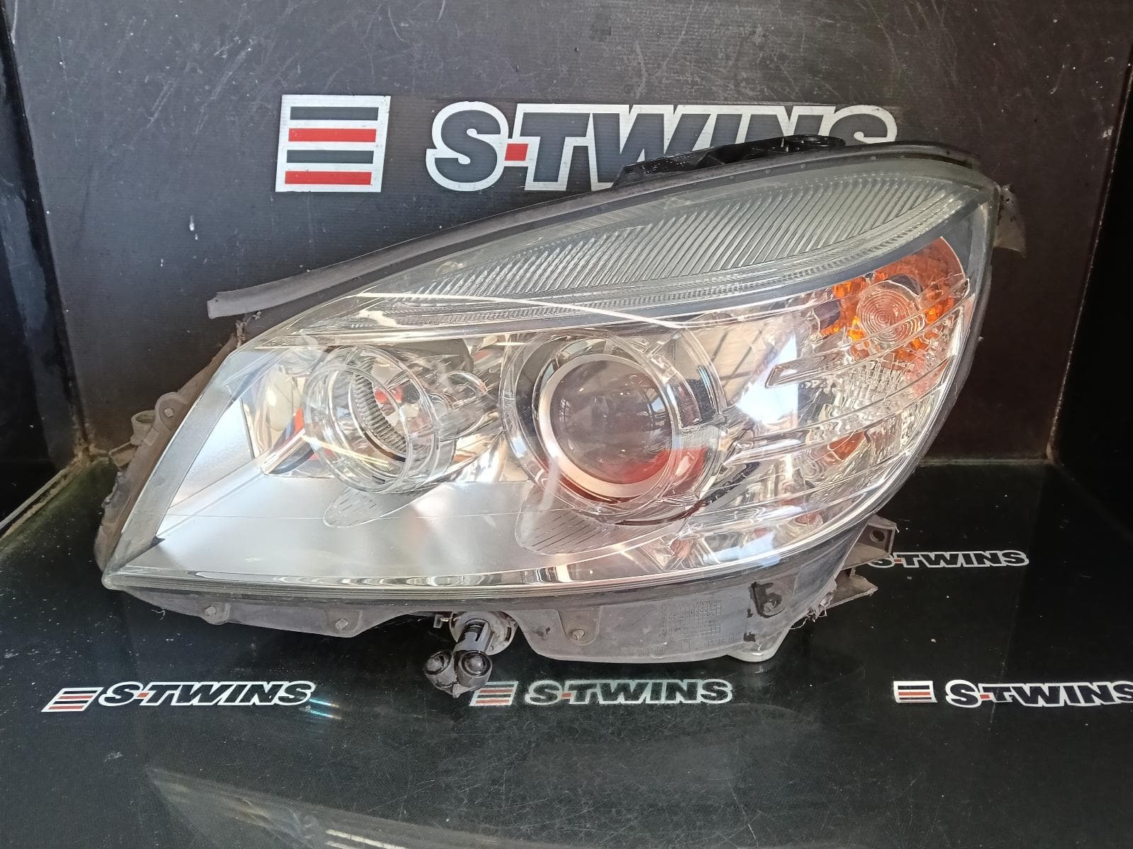 Used auto part listing image: 2010 MERCEDES C CLASS LEFT HEADLAMP W204/S204, XENON TYPE, NON INTELLIGENT LIGHT SYSTEM, 07/07-02/11 0000423801