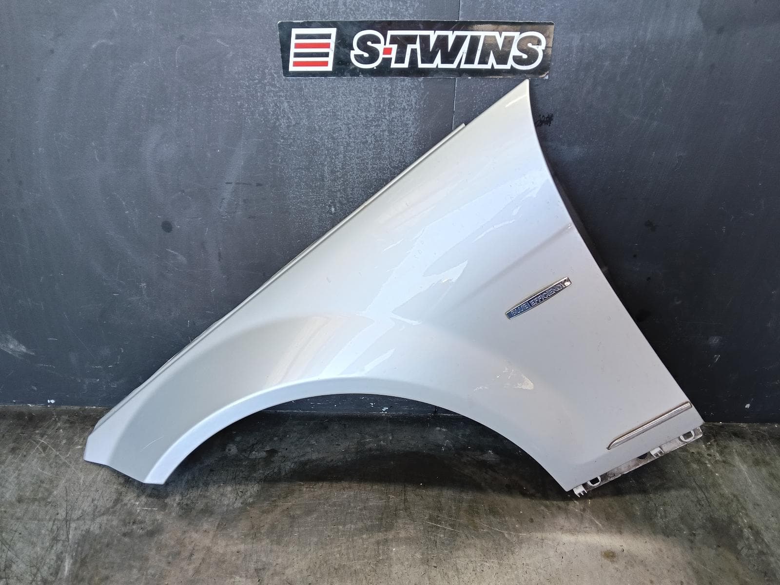Used auto part listing image: 2010 MERCEDES C CLASS LEFT GUARD W204/S204/C204, SEDAN/WAGON/COUPE, NON AMG TYPE, 07/07-01/15 0000423803