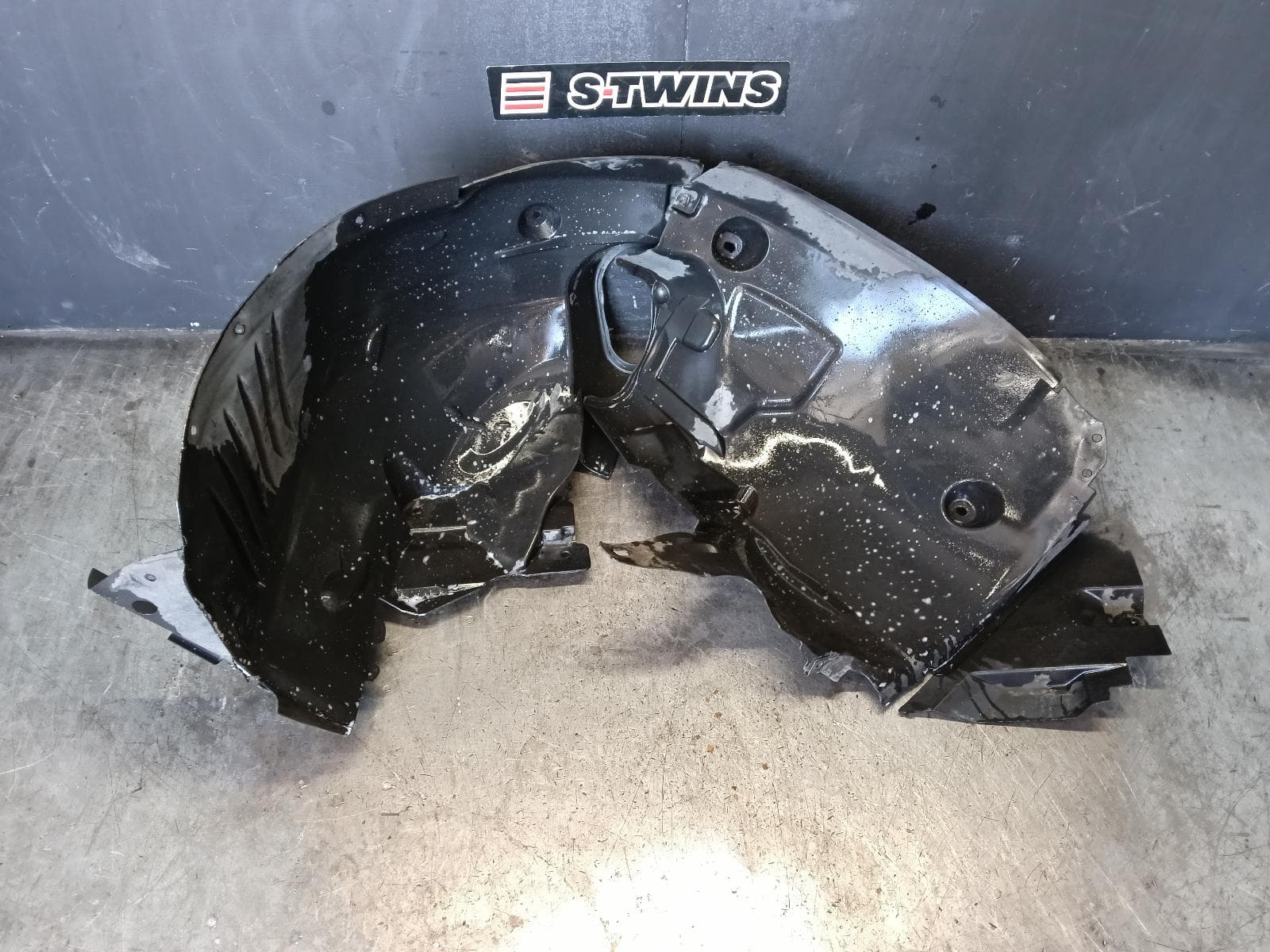 Used auto part listing image: 2010 MERCEDES C CLASS LEFT GUARD LINER W204/S204, FRONT SECTION, 07/07-02/11 0000423804