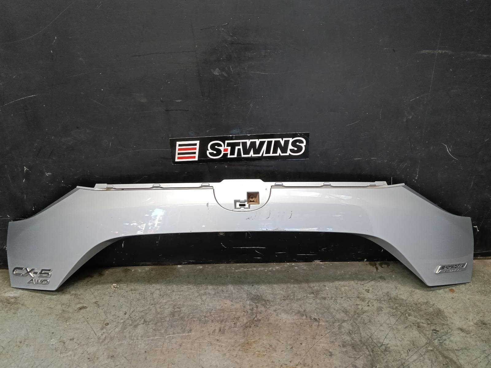 Used auto part listing image: 2018 MAZDA CX5 REAR GARNISH TAILGATE GARNISH (CENTRE LOWER), KF, 02/17-08/21 0000423508