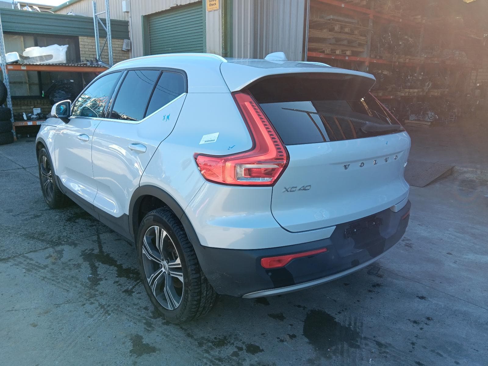 2021 VOLVO XC40 5