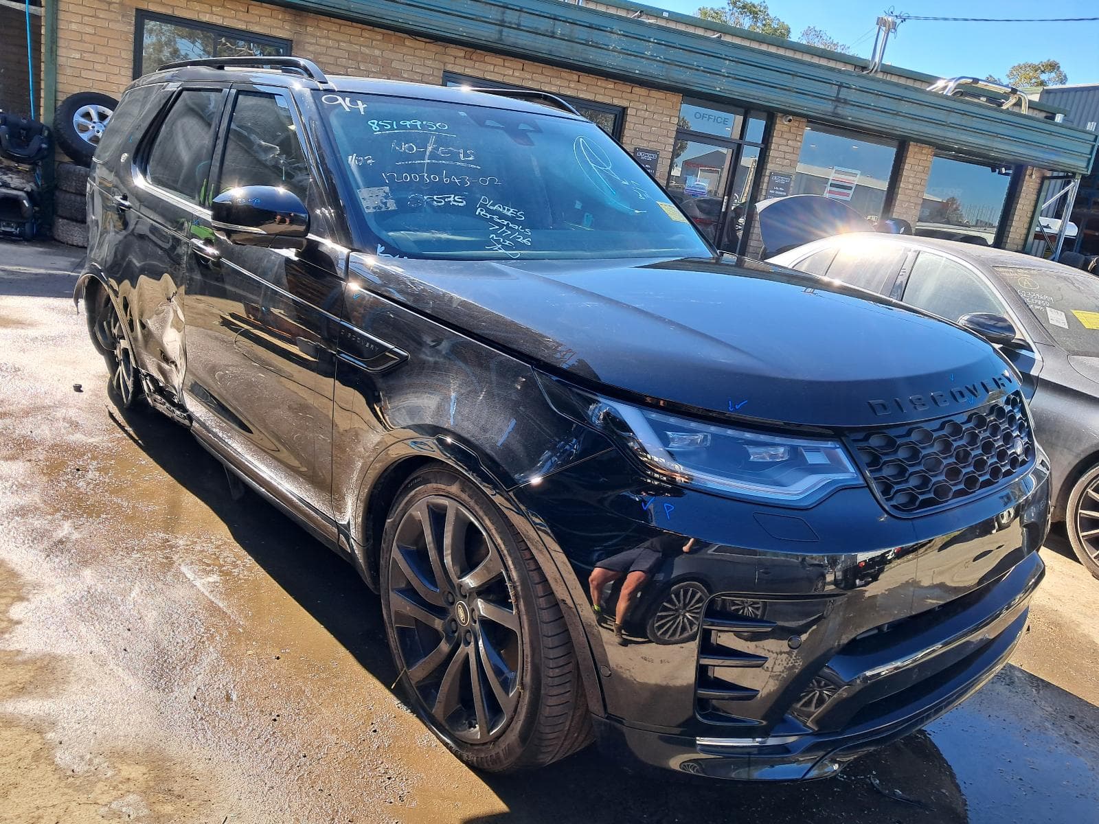 Featured wrecking vehicle: 2021 LAND ROVER DISCOVERY (stock 11279)