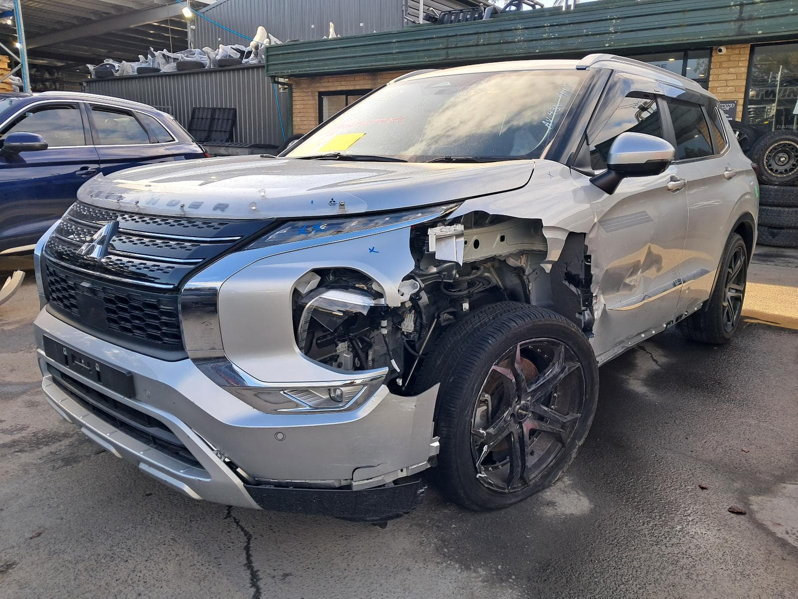 2023 MITSUBISHI OUTLANDER 3