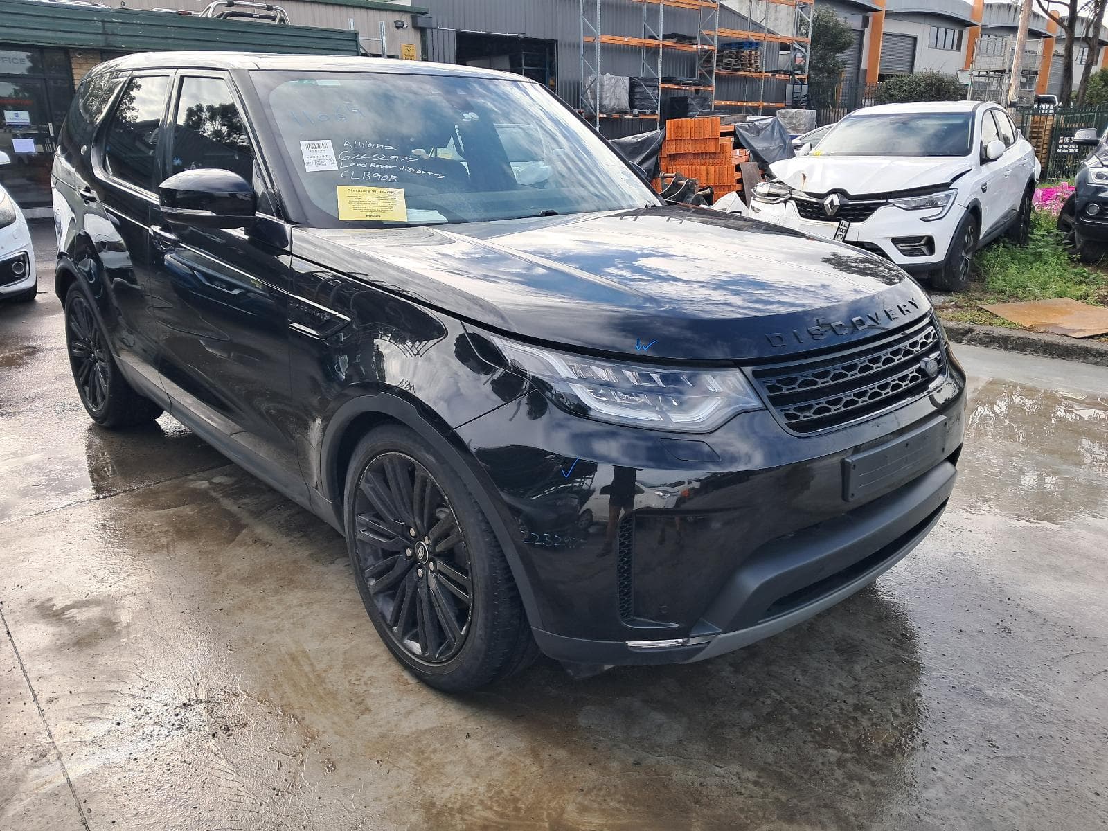 Featured wrecking vehicle: 2017 LAND ROVER DISCOVERY (stock 11064)