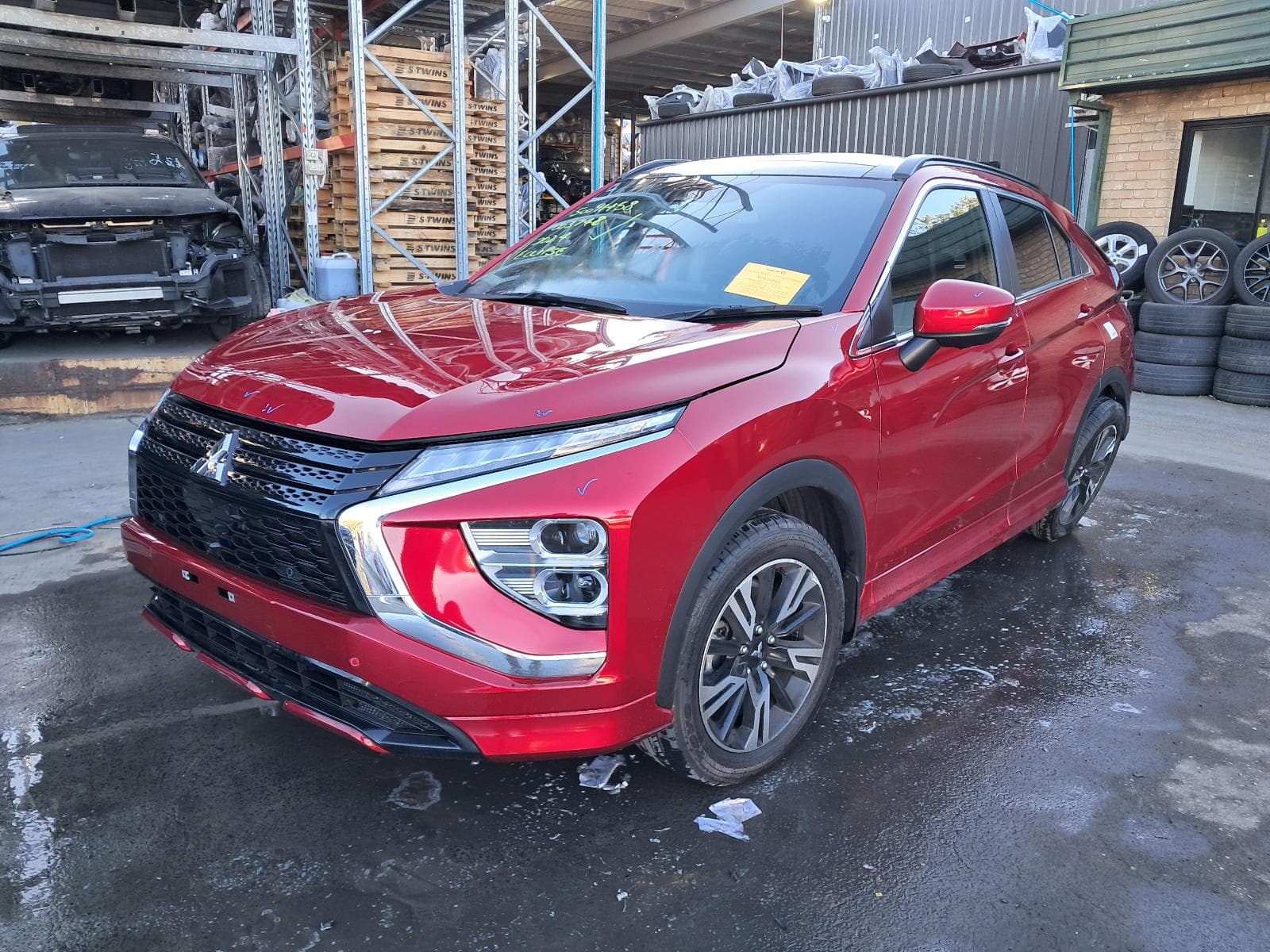 Featured wrecking vehicle: 2024 MITSUBISHI ECLIPSE CROSS (stock 11268)