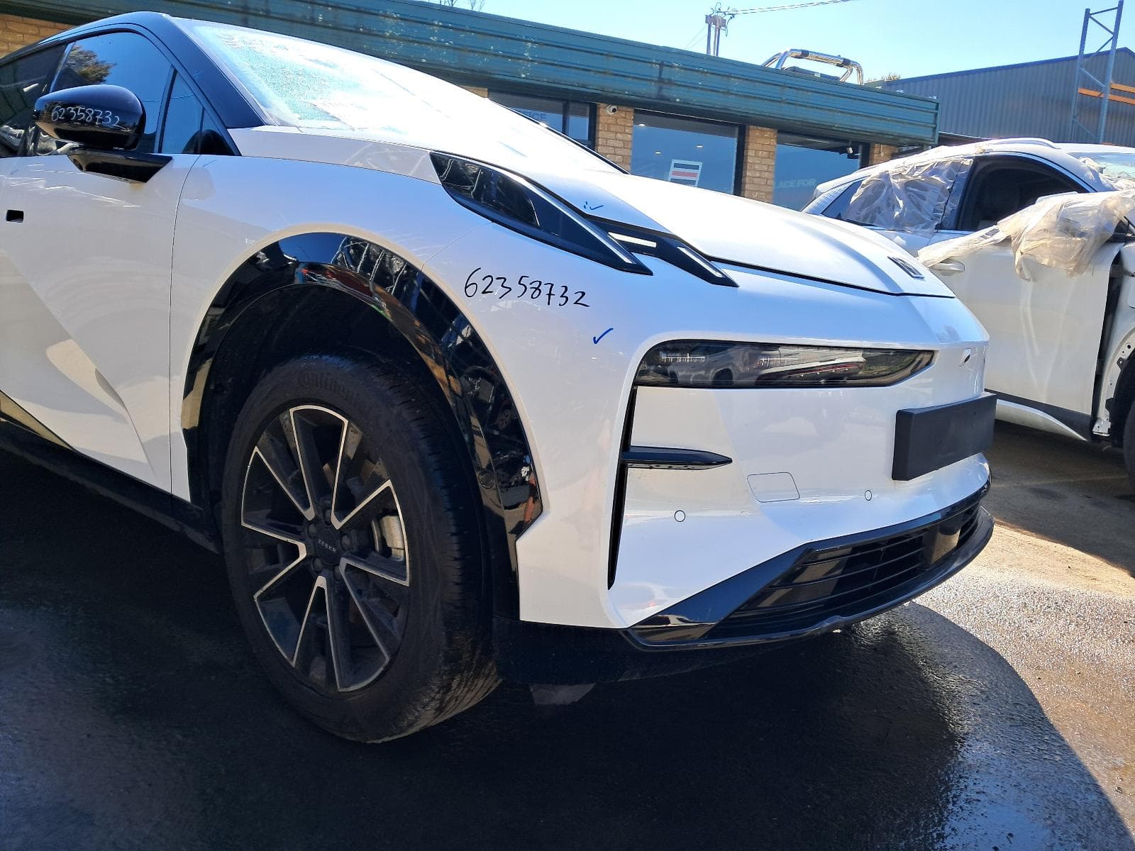 2024 ZEEKR X 9