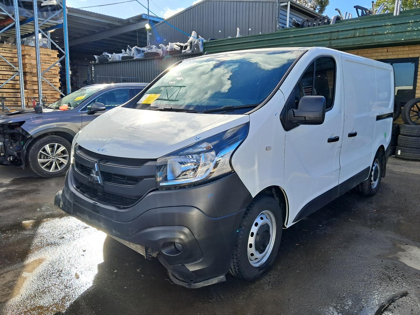 Featured wrecking vehicle: 2022 MITSUBISHI EXPRESS (stock 11290)