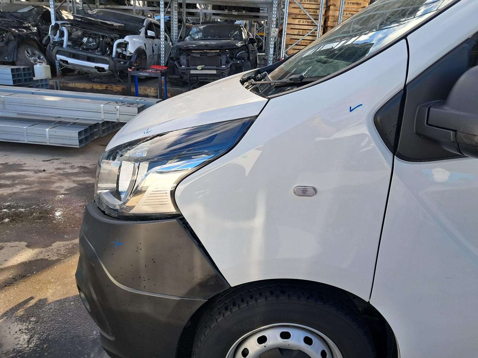 2022 MITSUBISHI EXPRESS 12